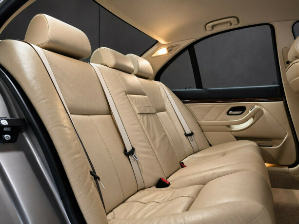 bmw-520i-bensin-2003-big-4