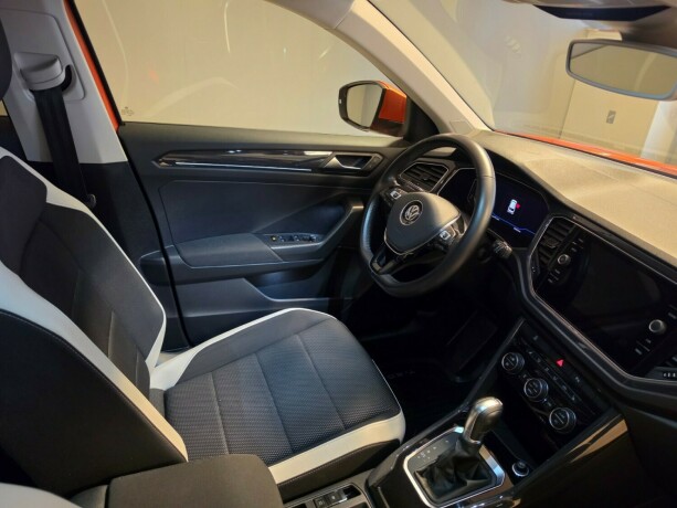 volkswagen-t-roc-bensin-2019-big-15