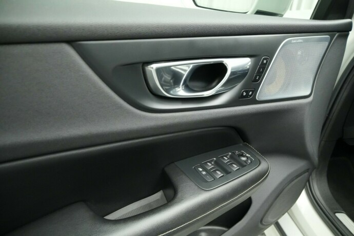 volvo-v60-diesel-2019-big-25