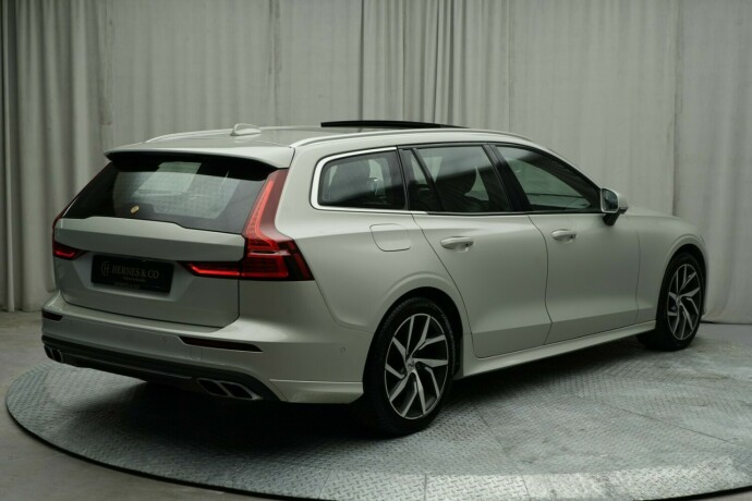 volvo-v60-diesel-2019-big-12