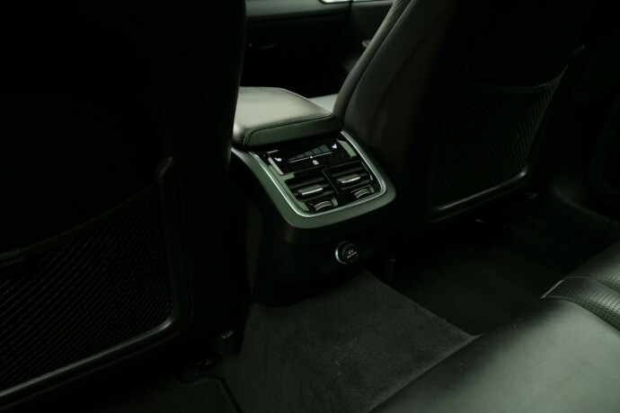 volvo-v60-diesel-2019-big-69