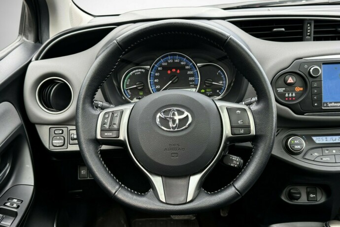 toyota-yaris-elektrisitetbensin-2016-big-39