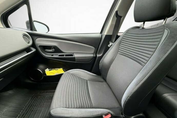 toyota-yaris-elektrisitetbensin-2016-big-35