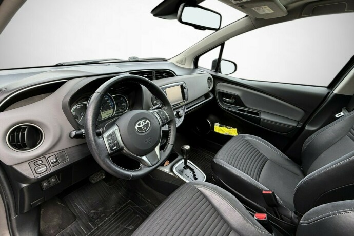 toyota-yaris-elektrisitetbensin-2016-big-15