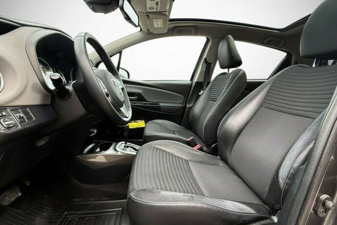 toyota-yaris-elektrisitetbensin-2016-big-13