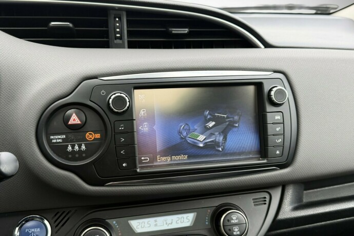 toyota-yaris-elektrisitetbensin-2016-big-33