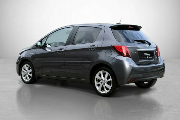 toyota-yaris-elektrisitetbensin-2016-big-7