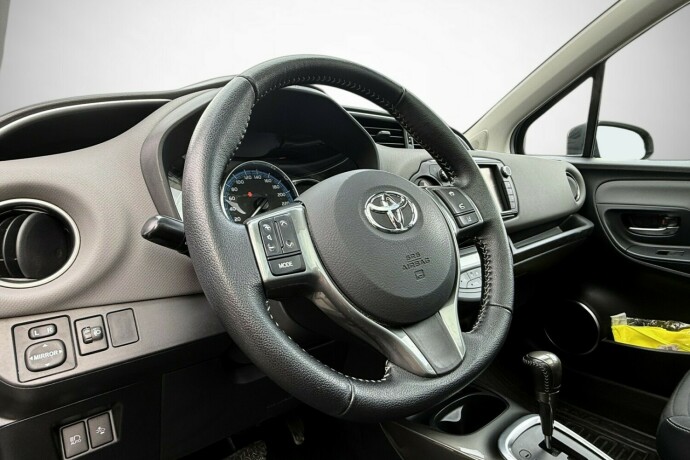 toyota-yaris-elektrisitetbensin-2016-big-21