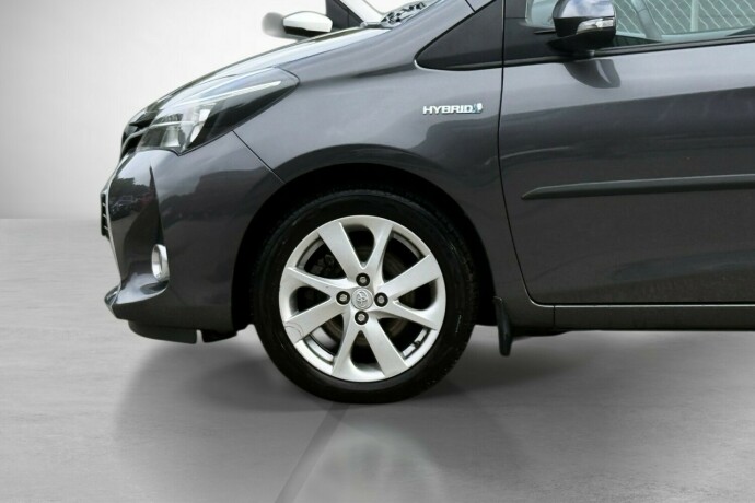 toyota-yaris-elektrisitetbensin-2016-big-6