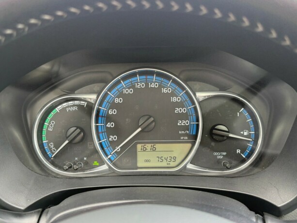 toyota-yaris-elektrisitetbensin-2016-big-22