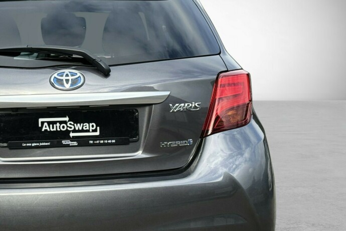 toyota-yaris-elektrisitetbensin-2016-big-12