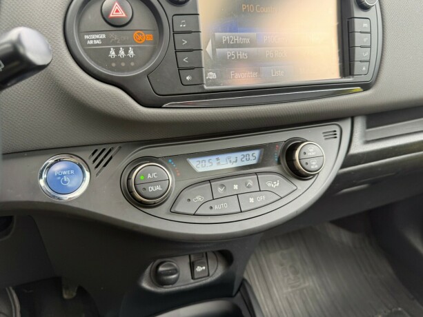 toyota-yaris-elektrisitetbensin-2016-big-28