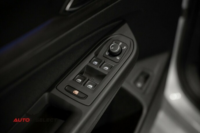 volkswagen-golf-viii-elektrisitetbensin-2021-big-12