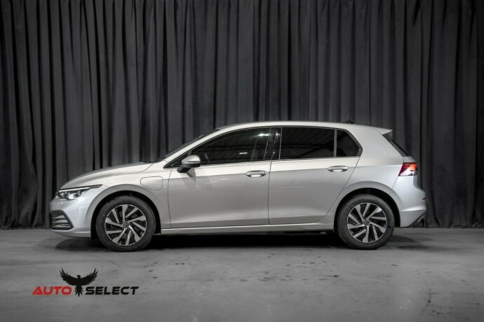 volkswagen-golf-viii-elektrisitetbensin-2021-big-7