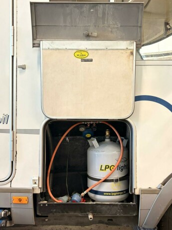 hymer-b644-28-jtd-127hk-turbo-tverrstilt-senkeseng-god-nyttelast-truma-kombi-tilstandsrapport-diesel-2003-big-13