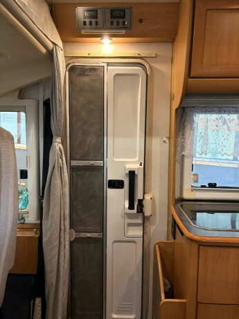 hymer-b644-28-jtd-127hk-turbo-tverrstilt-senkeseng-god-nyttelast-truma-kombi-tilstandsrapport-diesel-2003-big-36