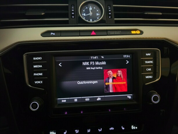 volkswagen-passat-plug-in-petrol-2017-big-24
