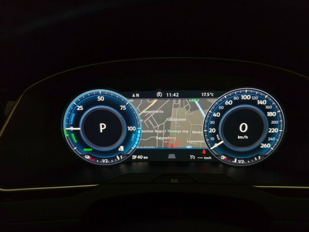 volkswagen-passat-plug-in-petrol-2017-big-21