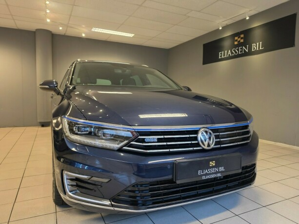 volkswagen-passat-plug-in-petrol-2017-big-8