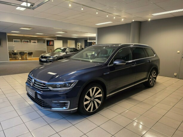 volkswagen-passat-plug-in-petrol-2017-big-7