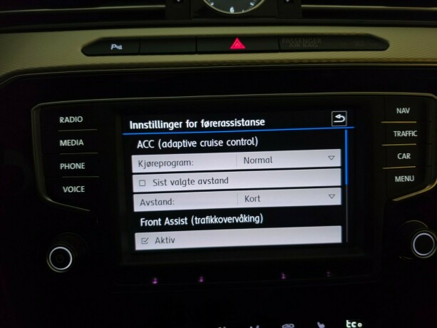volkswagen-passat-plug-in-petrol-2017-big-31