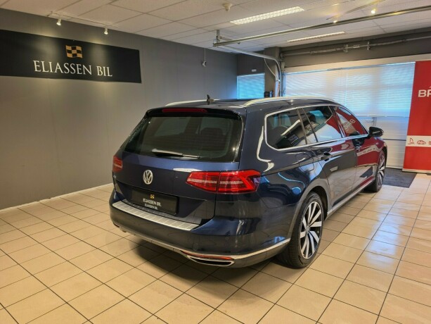 volkswagen-passat-plug-in-petrol-2017-big-5