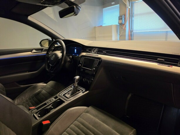 volkswagen-passat-plug-in-petrol-2017-big-11