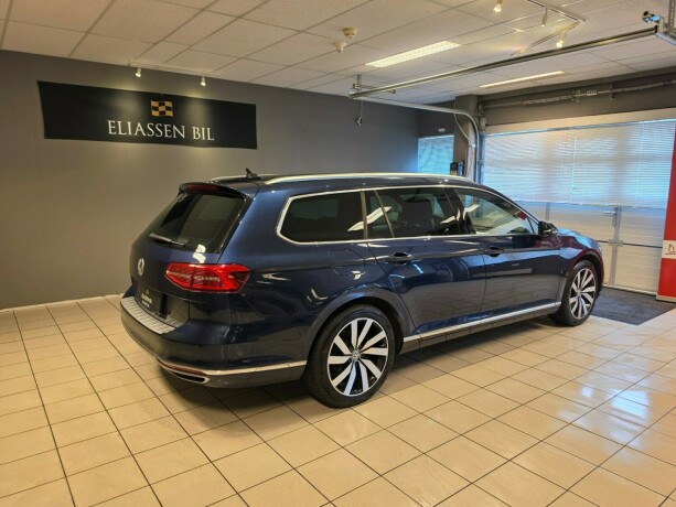 volkswagen-passat-plug-in-petrol-2017-big-4