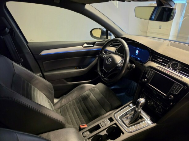volkswagen-passat-plug-in-petrol-2017-big-12
