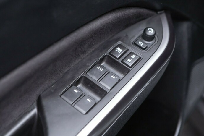 suzuki-vitara-elektrisitetbensin-2021-big-21