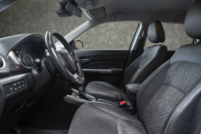 suzuki-vitara-elektrisitetbensin-2021-big-22
