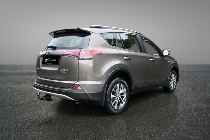 toyota-rav4-elektrisitetbensin-2016-big-3