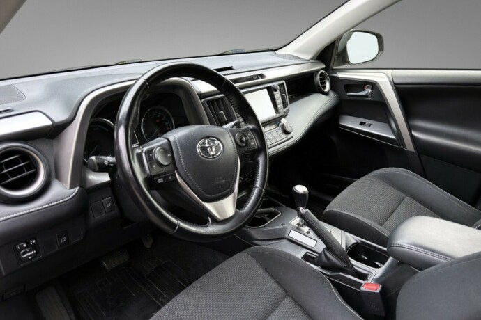 toyota-rav4-elektrisitetbensin-2016-big-7