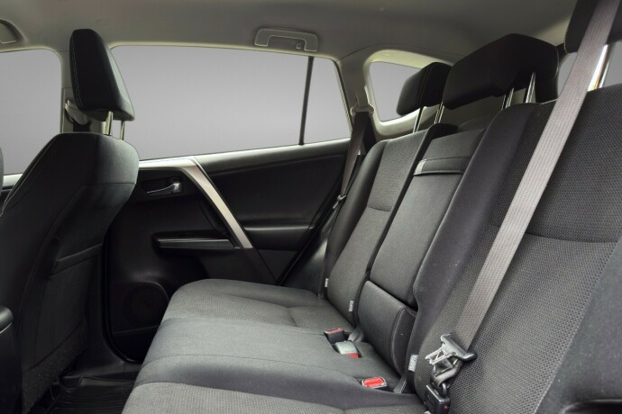 toyota-rav4-elektrisitetbensin-2016-big-12
