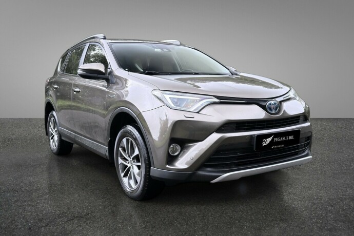 toyota-rav4-elektrisitetbensin-2016-big-2