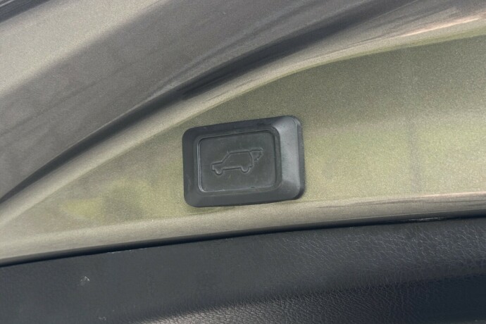 toyota-rav4-elektrisitetbensin-2016-big-21