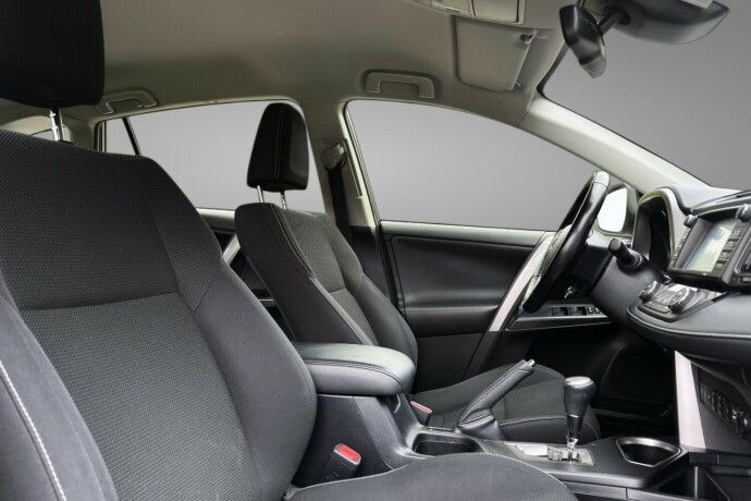 toyota-rav4-elektrisitetbensin-2016-big-10