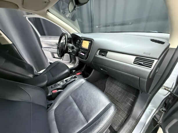 mitsubishi-outlander-diesel-2014-big-26