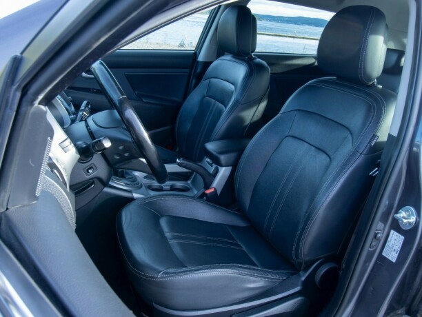 kia-sportage-bensin-2015-big-38