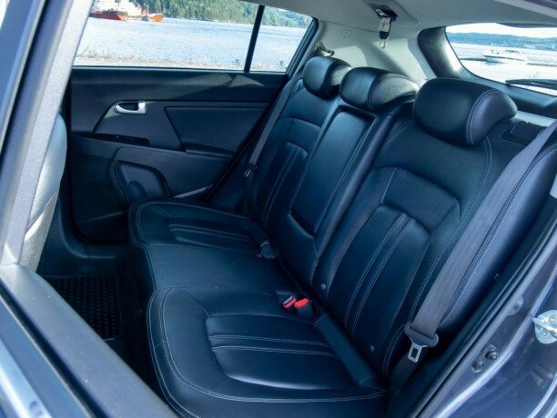 kia-sportage-bensin-2015-big-41