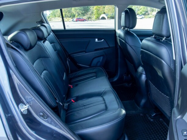 kia-sportage-bensin-2015-big-45