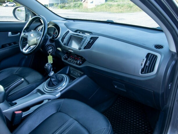 kia-sportage-bensin-2015-big-42
