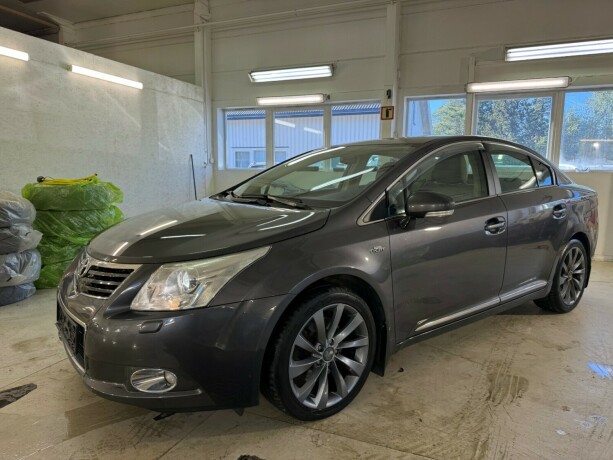 toyota-avensis-diesel-2010-big-1