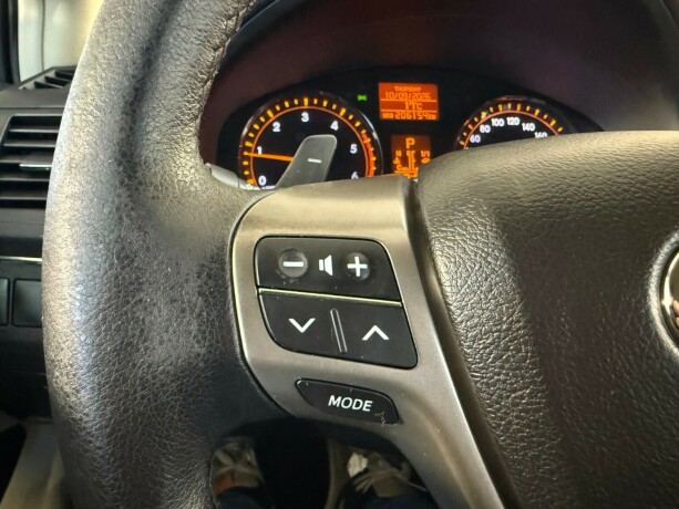 toyota-avensis-diesel-2010-big-11