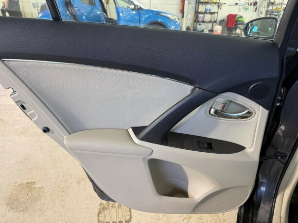 toyota-avensis-diesel-2010-big-24