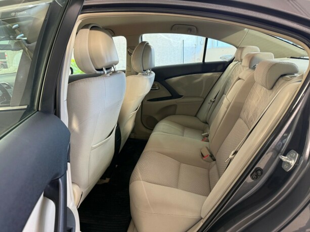 toyota-avensis-diesel-2010-big-25