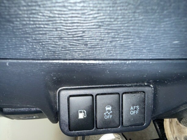 toyota-avensis-diesel-2010-big-18