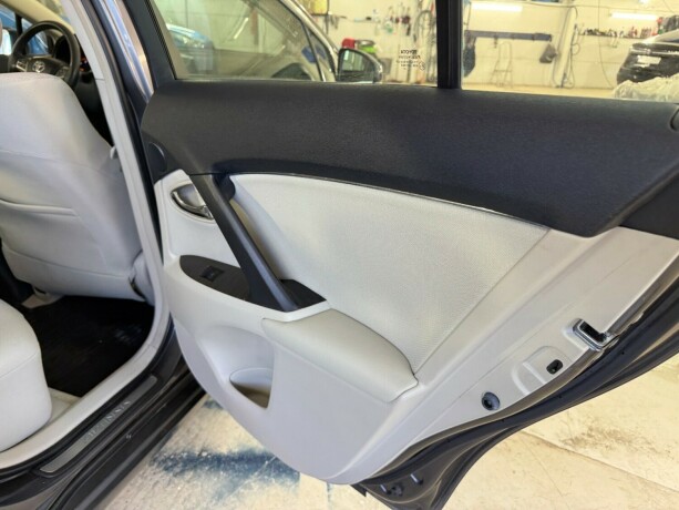 toyota-avensis-diesel-2010-big-21