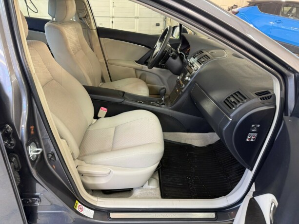 toyota-avensis-diesel-2010-big-20