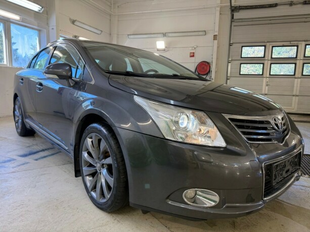 toyota-avensis-diesel-2010-big-7